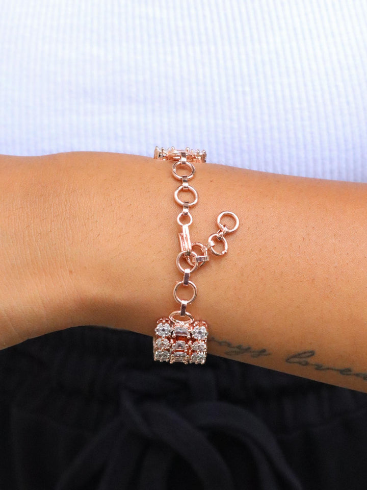 Clouser angle of Yuri Rose Gold Diamond Bracelet